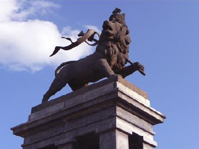 Le monument du lion de Judah - By Vob08 [GFDL (http://www.gnu.org/copyleft/fdl.html) or CC BY-SA 3.0 (http://creativecommons.org/licenses/by-sa/3.0)], via Wikimedia Commons